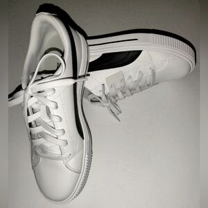 Puma (Size 9.5) Men's White & Black Evert Casual Skateboarding Sneakers (NWOT)